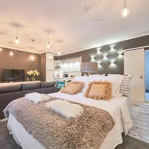 In Bed With Lisbon - Lux4you Taguspark Apartamento